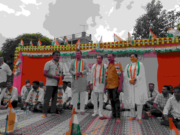 Several BJP workers join Congress during 'Raval Bole Chhe