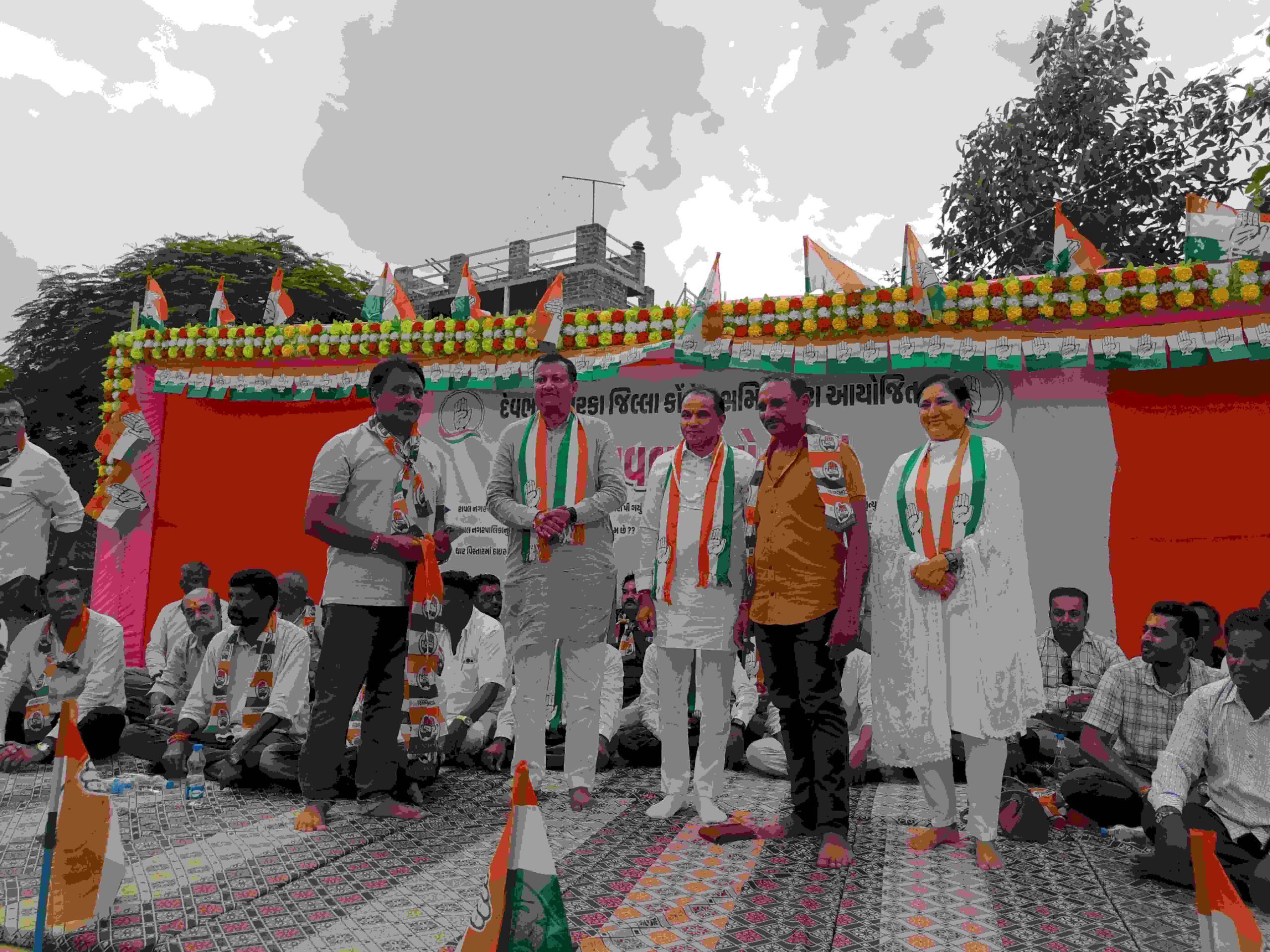 Several BJP workers join Congress during 'Raval Bole Chhe