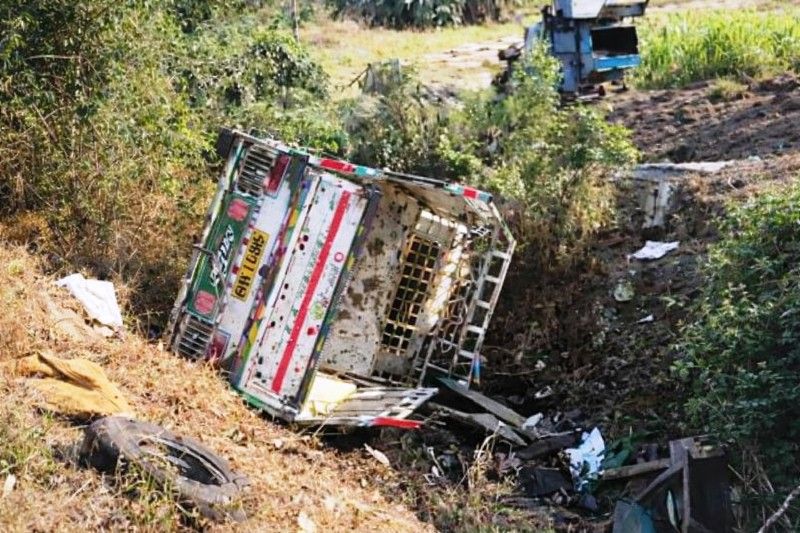 કલ્યાણપુર તાલુકાના પાનેલી–ટંકારીયા માર્ગ પર બોલેરો પીકઅપ પલટી જતા થયેલ અકસ્માત